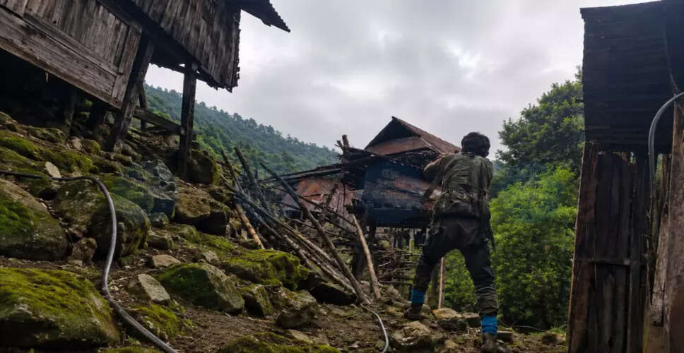 मणिपुर में ताजा हिंसा: तीन नागरिकों की हत्या, कई घर जलाए गए