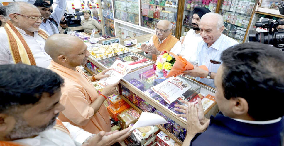 योगी आदित्यनाथ ने जीएसटी सुधारों पर व्यापारियों से की चर्चा