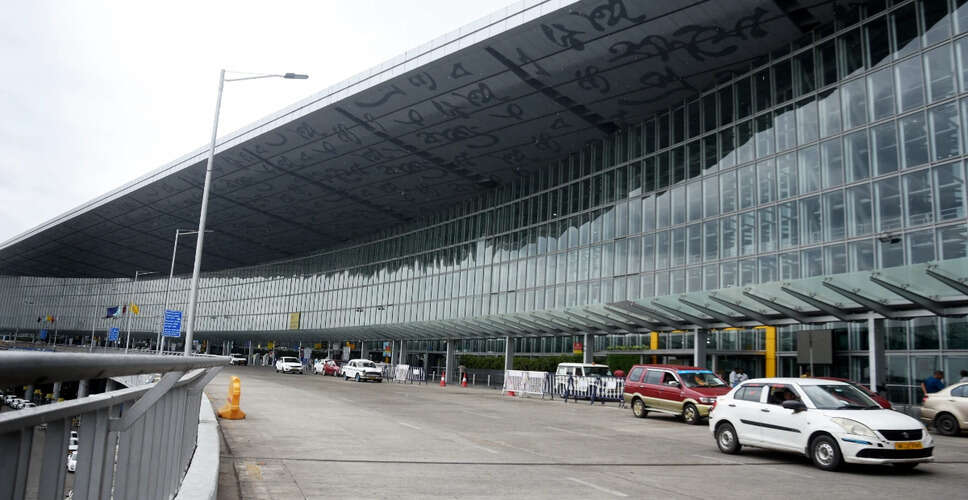 कोलकाता एयरपोर्ट पर मस्जिद की सुरक्षा चिंताएँ: एक अनोखी स्थिति