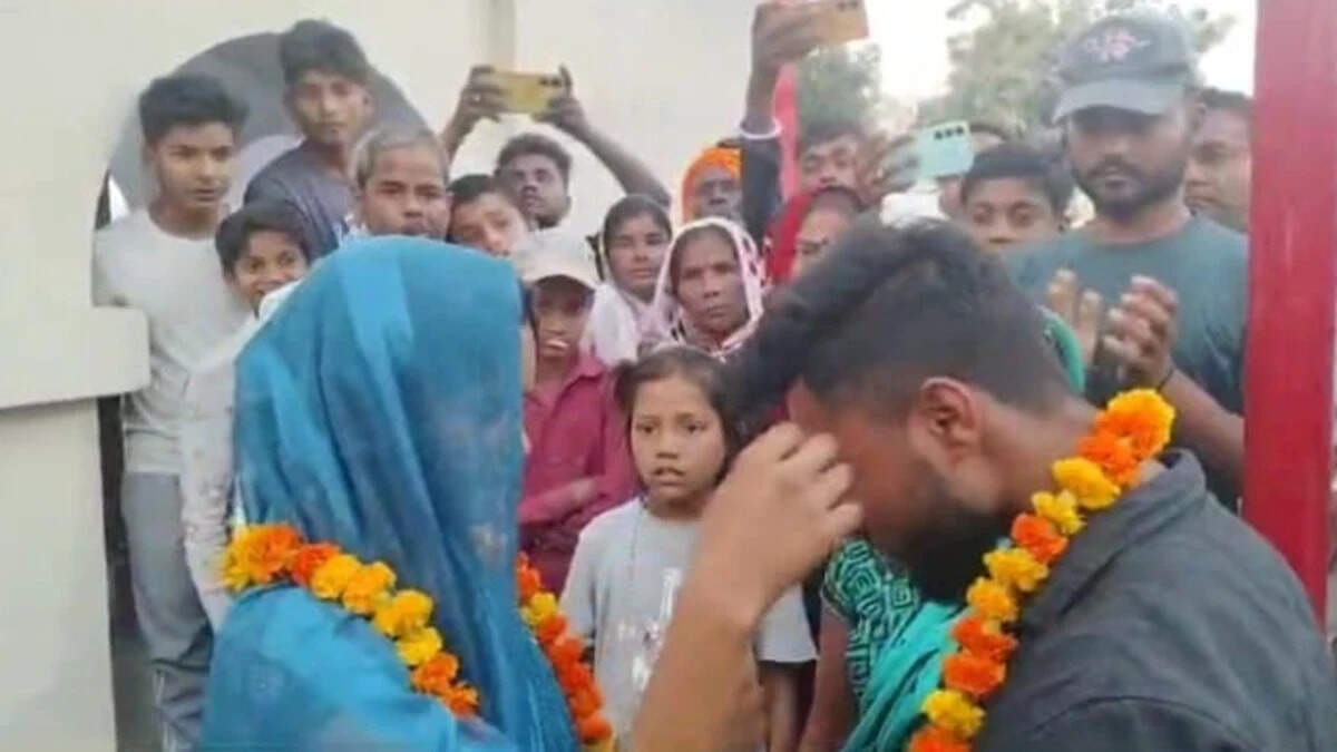 पति ने पत्नी की प्रेमी से कराई शादी, बच्चों को पालने का लिया जिम्मा