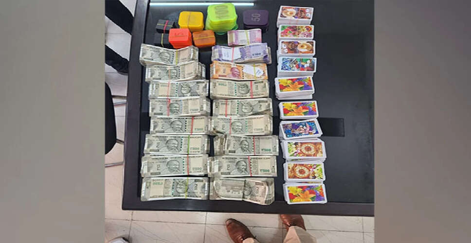 इंदौर में IAS अधिकारी के फार्महाउस पर जुआ खेलने के आरोप में 18 लोग गिरफ्तार