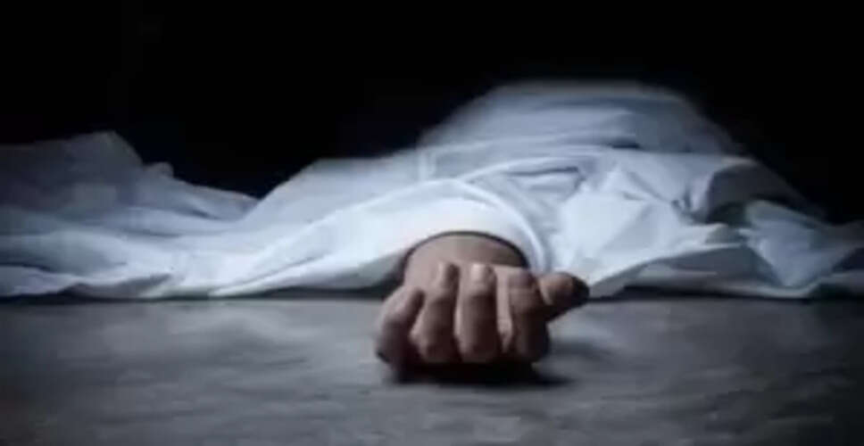 झारखंड : गिरिडीह में अनियंत्रित ट्रैक्टर से कुचलकर दादी-पोते की मौत, विरोध में सड़क जाम