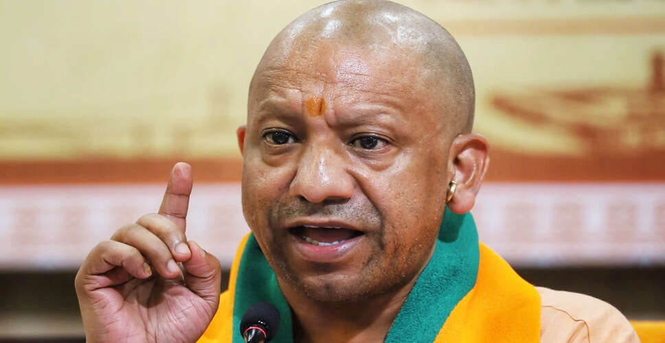 योगी आदित्यनाथ ने गाजीपुर में चिकित्सा महाविद्यालय का निरीक्षण किया