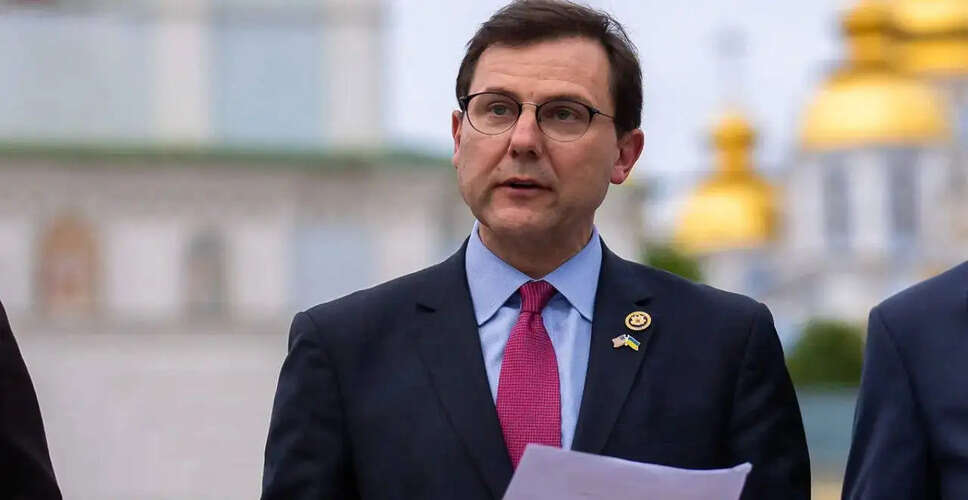 टॉम कीन जूनियर की अनुपस्थिति से बढ़ी चिंताएँ: क्या वह चुनावी दौड़ से बाहर होंगे?