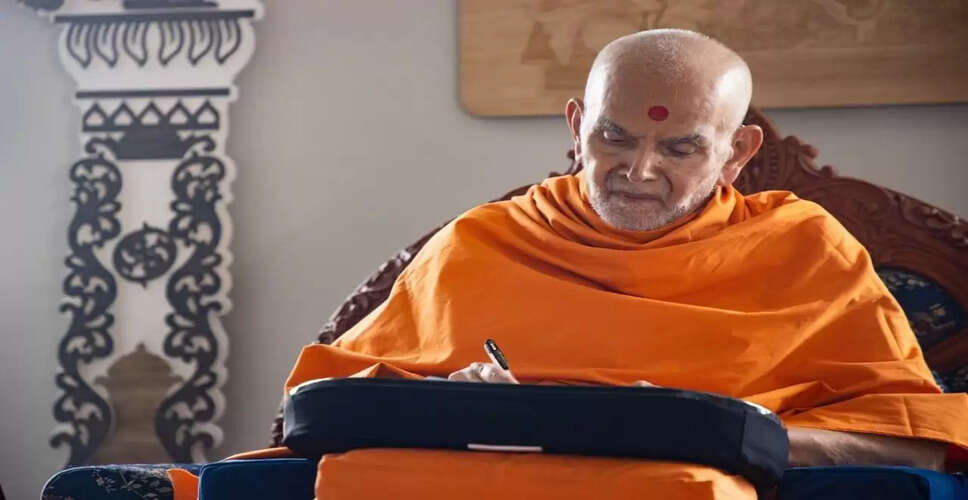 महंत स्वामी महाराज का दिवाली संदेश: आत्मा का प्रकाश और सेवा का महत्व