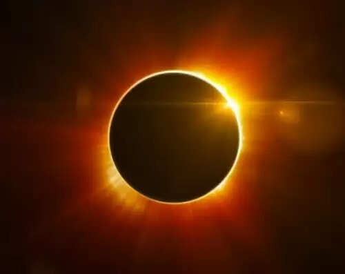 चंद्र ग्रहण के दौरान करें ये खास उपाय और बचें इन कार्यों से