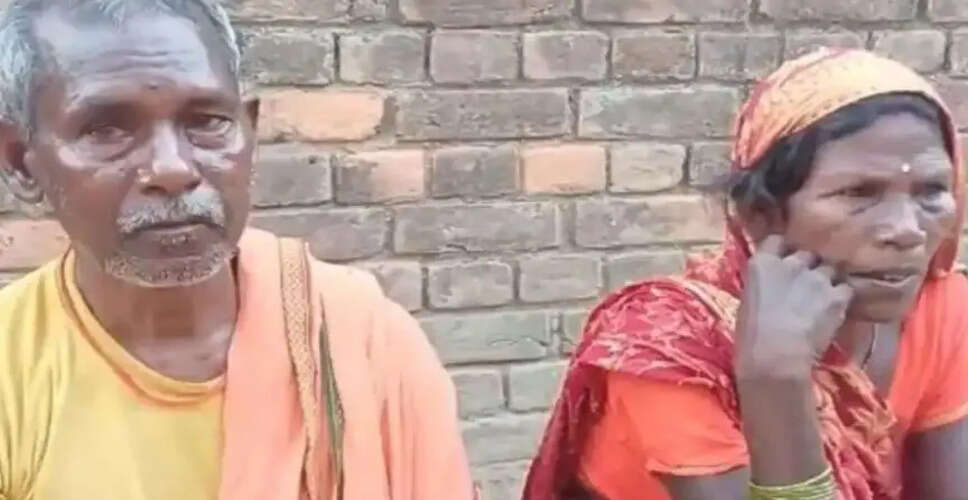 बुजुर्ग जोड़े ने समाज की परवाह किए बिना मंदिर में की शादी