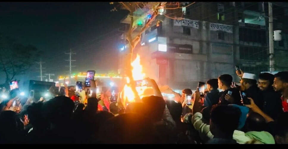 बांग्लादेश में हिंसा भड़की, कट्टरपंथी नेता की हत्या के बाद स्थिति गंभीर