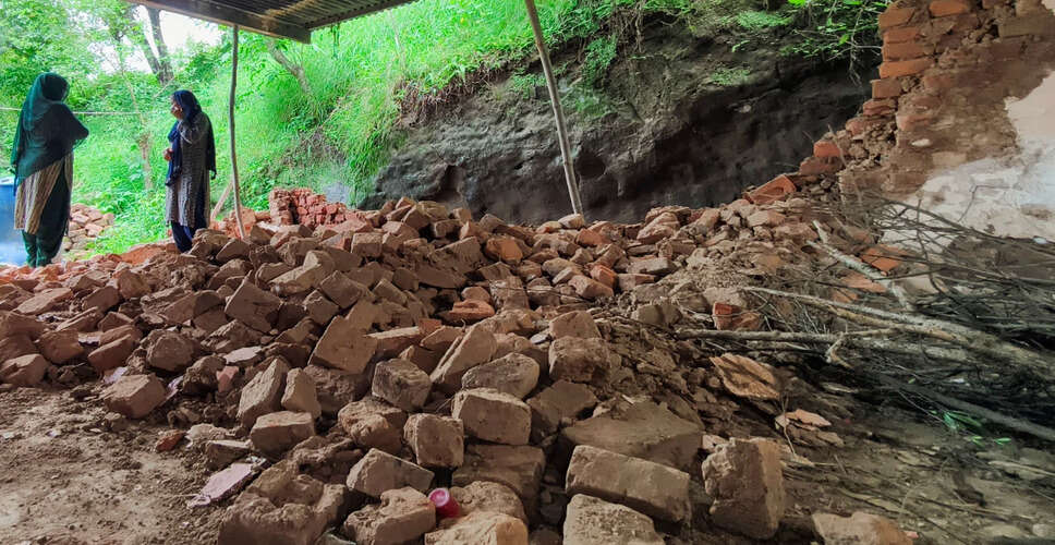 पटना में घर की छत गिरने से एक परिवार के पांच सदस्यों की मौत