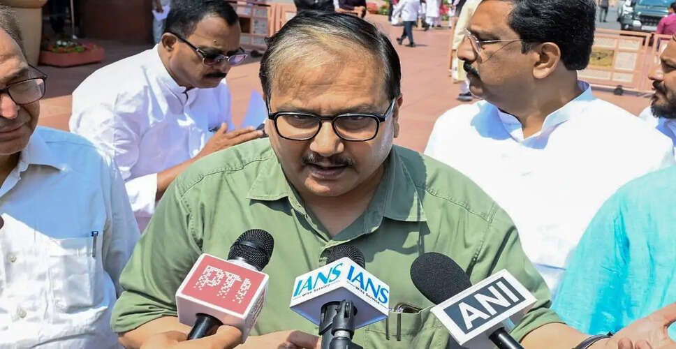 कॉकरोच जनता पार्टी का उदय: मनोज झा पर लगे आरोपों की सच्चाई