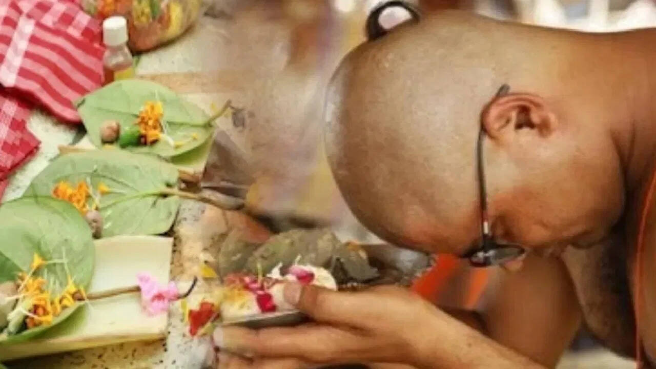 सर्वपितृ अमावस्या 2025: पितरों को विदाई देने की विधि और महत्व
