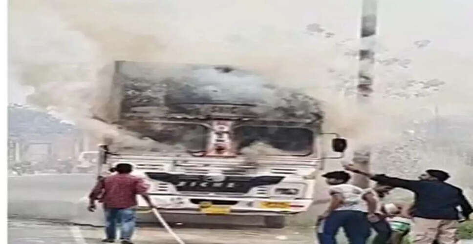 मुरादाबाद में कंटेनर में लगी आग से लाखों का नुकसान, फायर ब्रिगेड ने बचाई स्थिति