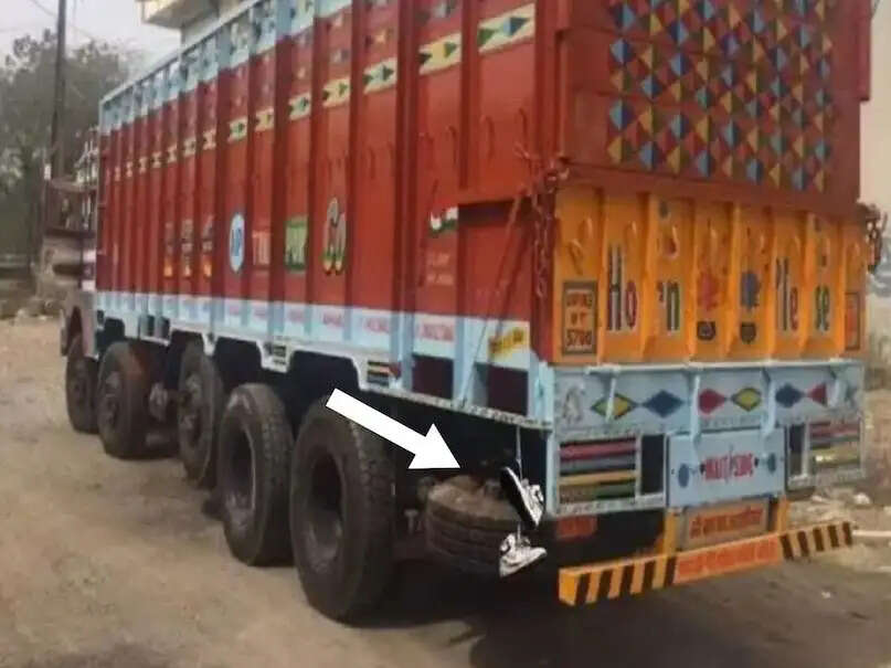 ट्रक ड्राइवरों के फटे जूतों का रहस्य: अंधविश्वास या विज्ञान?