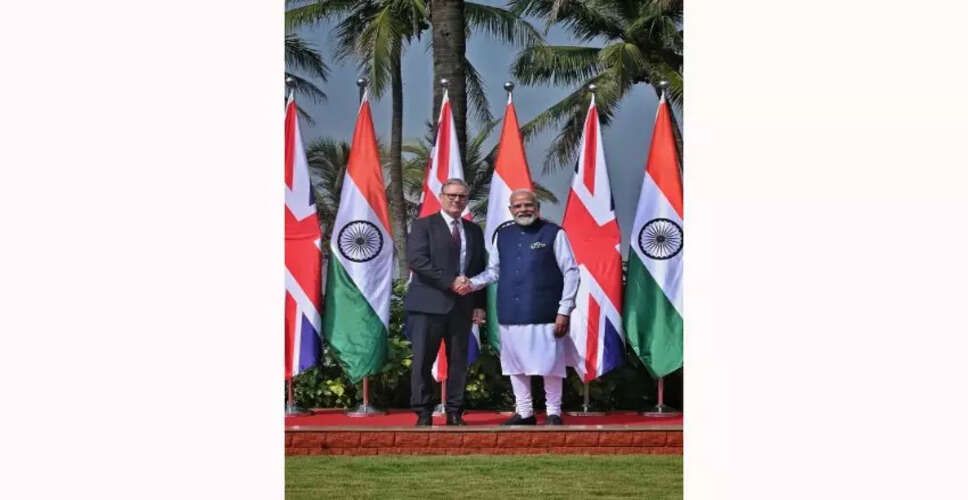 भारत-यूके संबंधों को मजबूत करने के लिए मोदी और स्टार्मर की बैठक
