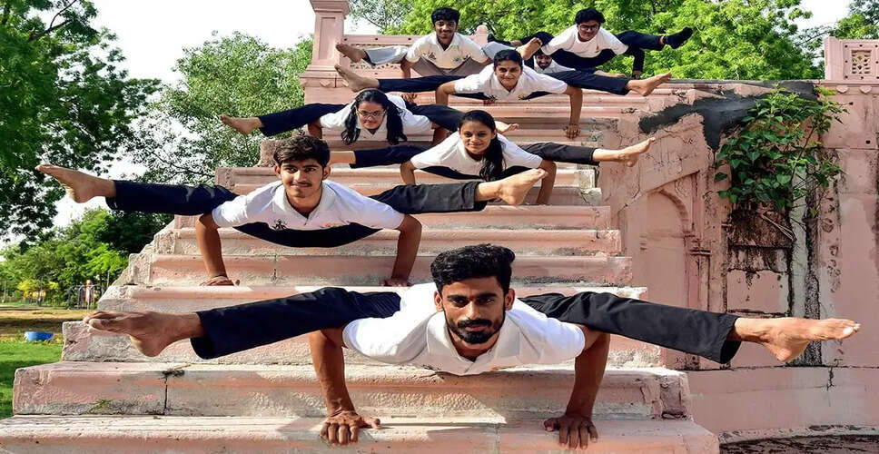 अंतरराष्ट्रीय योग दिवस: कोलकाता में ऐतिहासिक उत्सव का आयोजन