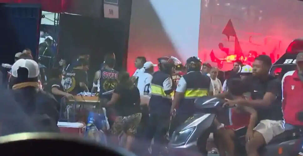 पेरू में फुटबॉल डर्बी से पहले स्टेडियम में हादसा, एक की मौत और 60 घायल