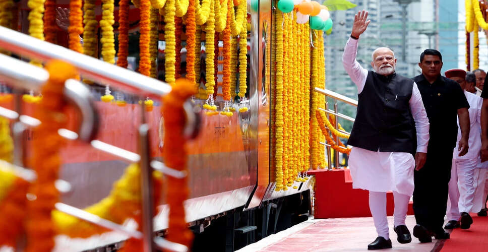 प्रधानमंत्री मोदी ने चार नई वंदे भारत एक्सप्रेस ट्रेनों का उद्घाटन किया