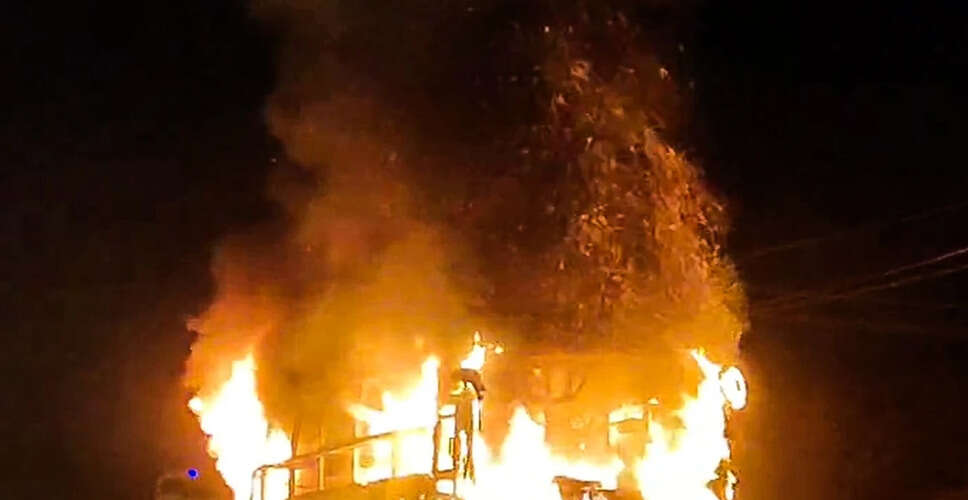 गुजरात में एम्बुलेंस में आग लगने से चार की मौत, जांच जारी