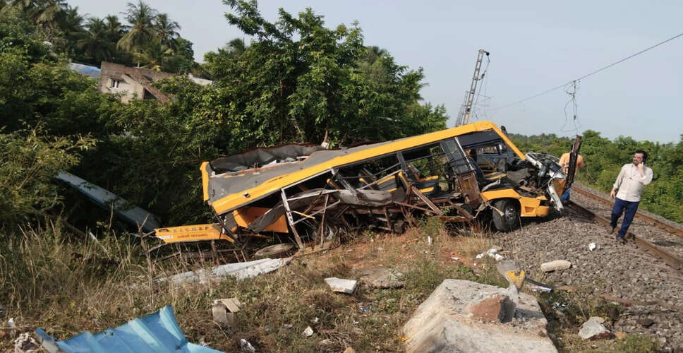 कुड्डालोर में स्कूली वैन और ट्रेन की टक्कर, तीन बच्चों की मौत