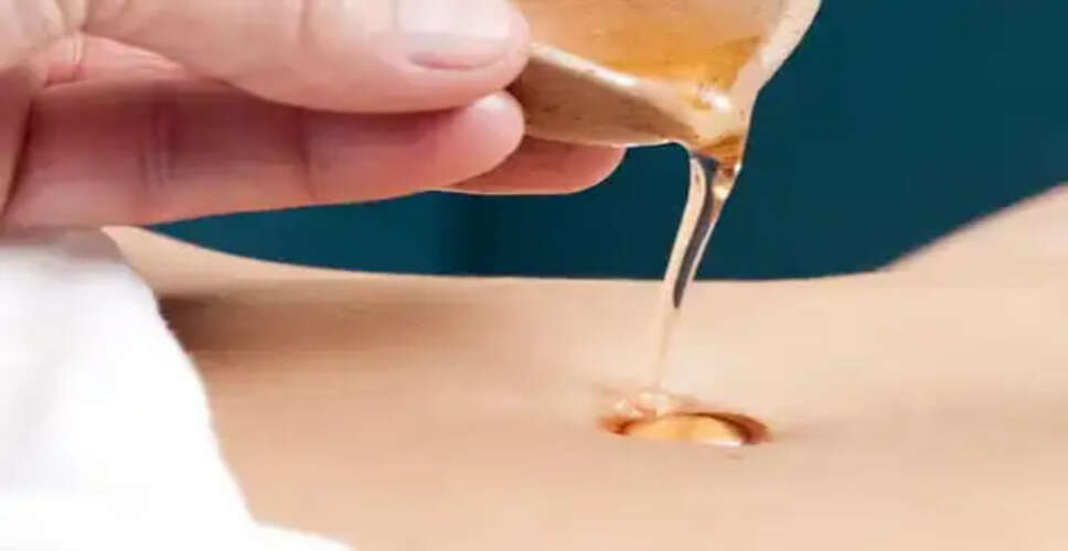 नाभि में तेल डालने के अद्भुत फायदे: जानें कैसे करें इसका उपयोग