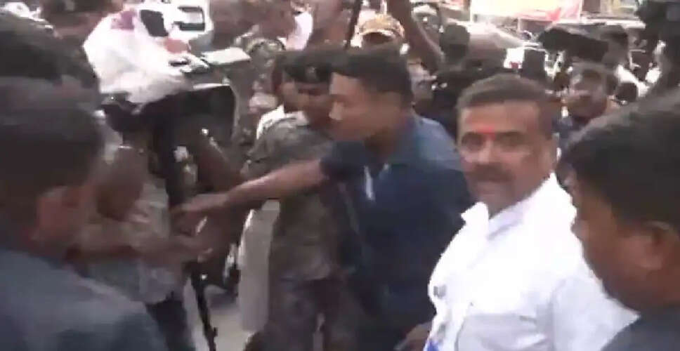 पश्चिम बंगाल विधानसभा चुनाव: सुवेंदु अधिकारी के दौरे पर तनाव, मतदान जारी