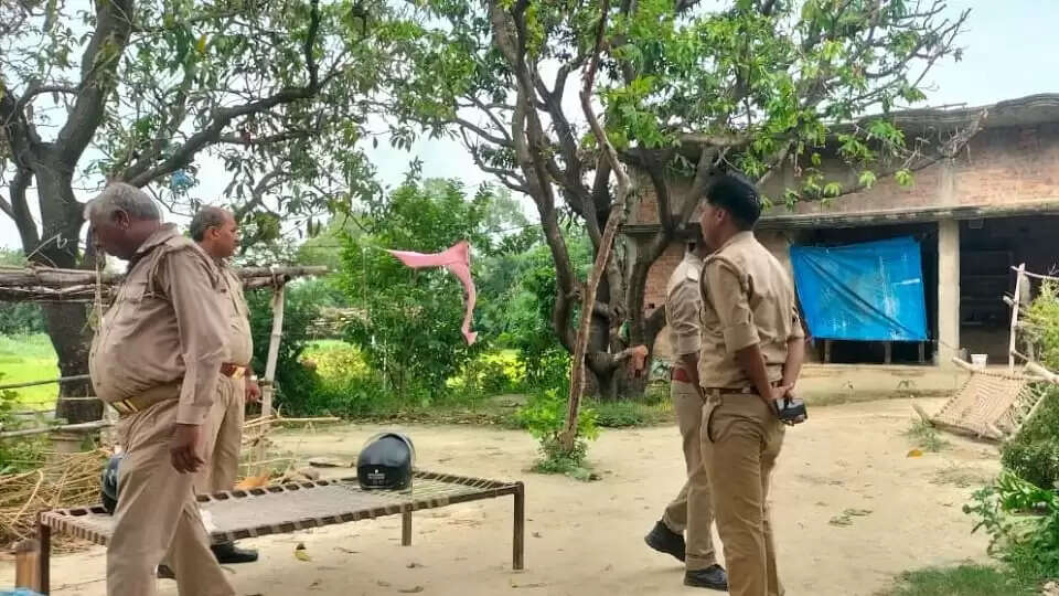 गाजीपुर में परिवार के तीन सदस्यों की हत्या: बेटे ने की बर्बरता की सारी हदें पार