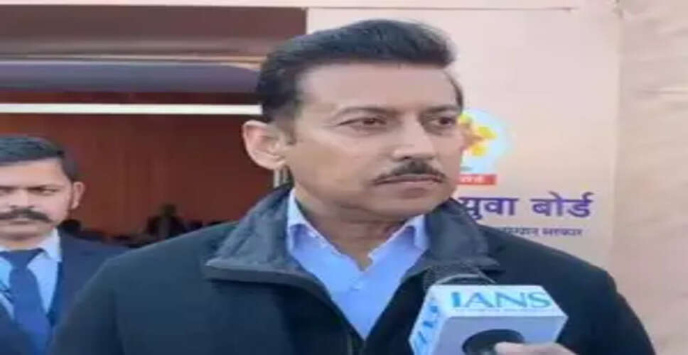 केजरीवाल दिल्ली के लोगों को 'फ्री' में भ्रमित कर रहे : राज्यवर्धन सिंह राठौड़
