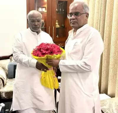 मोदी बनाम राहुल की सियासी जंग से छत्तीसगढ़ कांग्रेस बेफिक्र