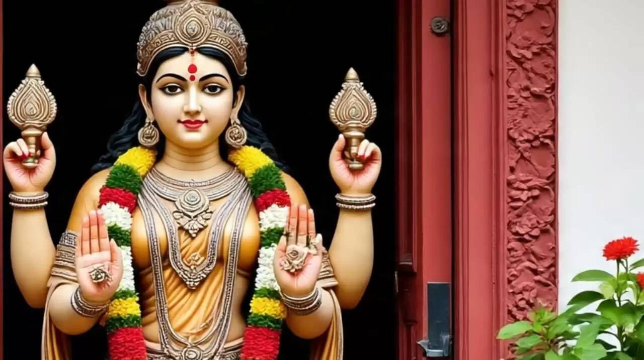 वास्तु शास्त्र के अनुसार घर के द्वार पर लगाने के लिए शुभ पौधे