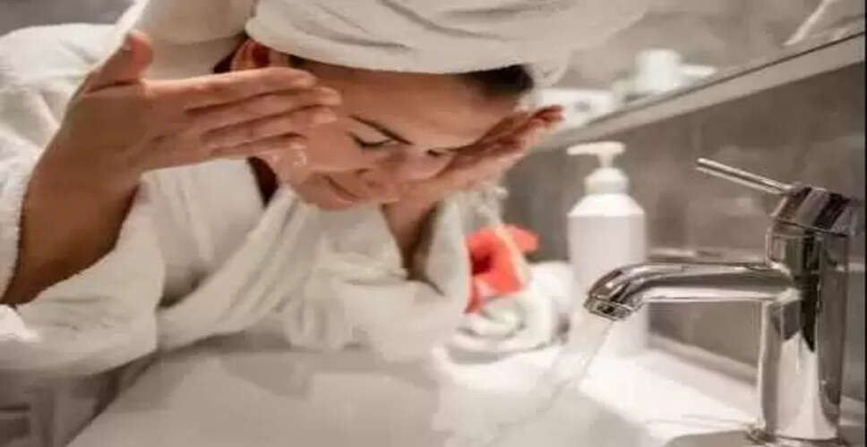 नल के पानी से चेहरे धोने के नुकसान: जानें क्यों यह आपकी त्वचा के लिए हानिकारक है