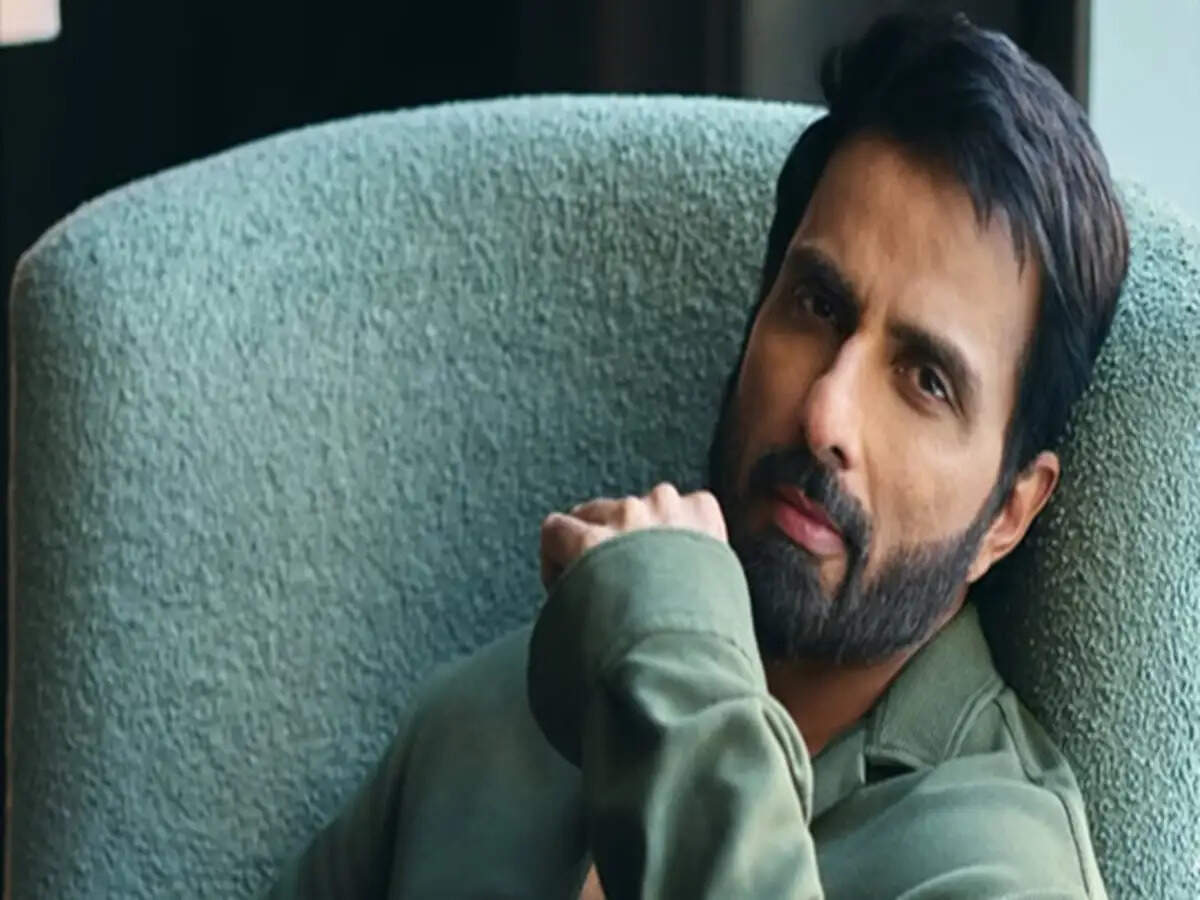 सोनू सूद ने दुबई में फंसे लोगों के लिए मुफ्त आवास की व्यवस्था की