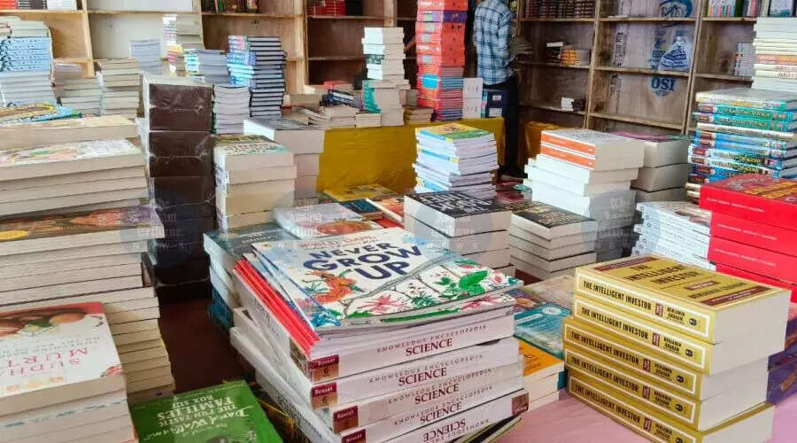 गुवाहाटी में असम पुस्तक मेला: युवा लेखकों का सम्मान और साहित्यिक उत्सव