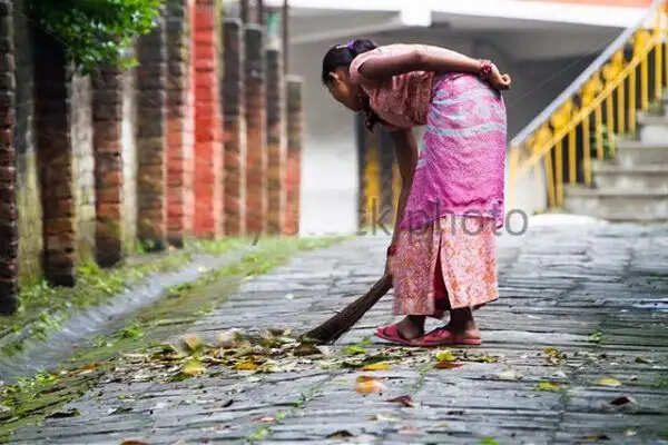 नवरात्रि में झाड़ू के महत्व और उसके उपयोग के नियम
