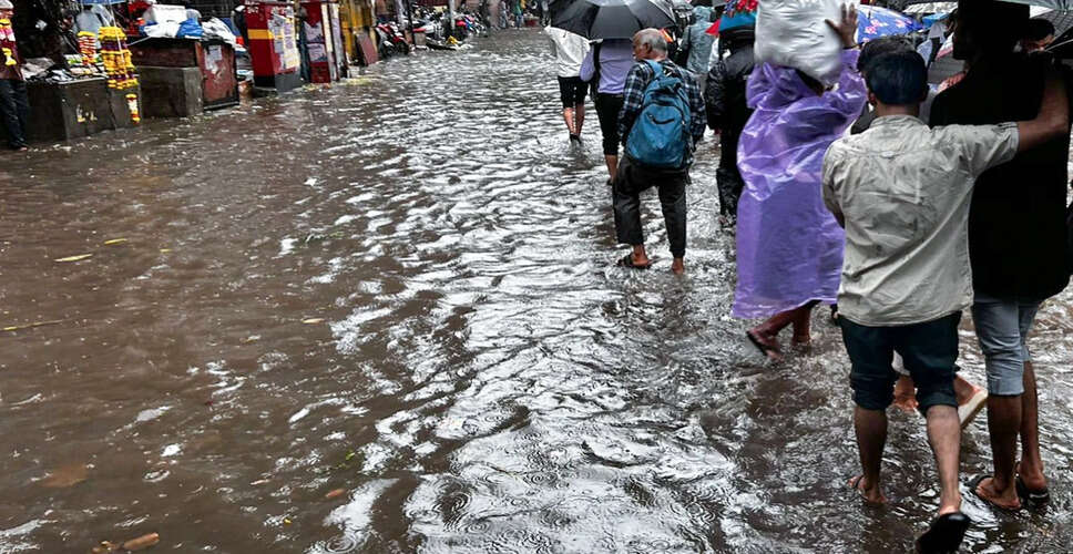 मुंबई में भारी बारिश से तुलसी झील हुई लबालब
