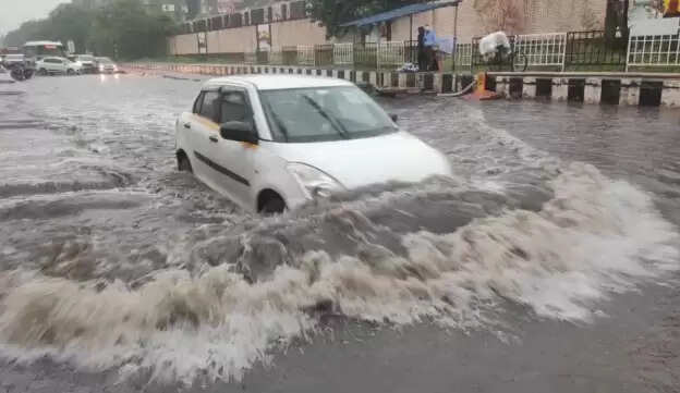 दिल्ली-एनसीआर में बारिश से मिली गर्मी से राहत, लेकिन जलभराव की समस्या भी