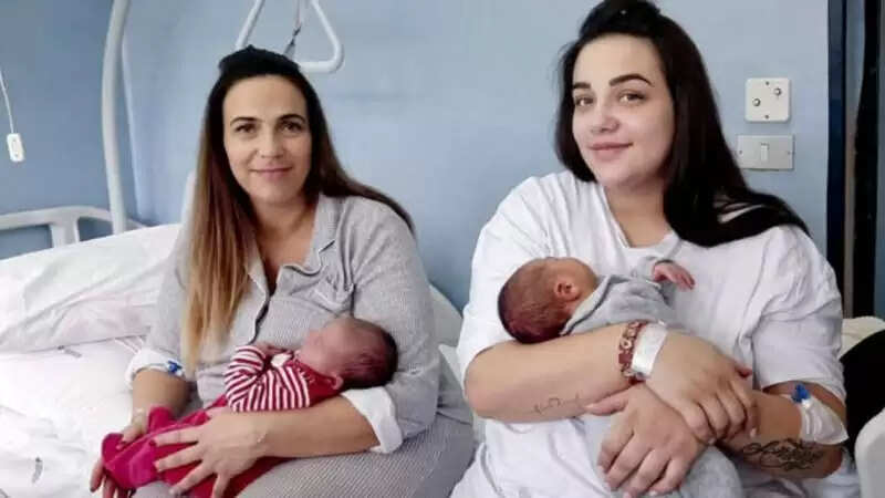 इटली में मां और बेटी ने एक ही दिन किया मातृत्व का अनुभव