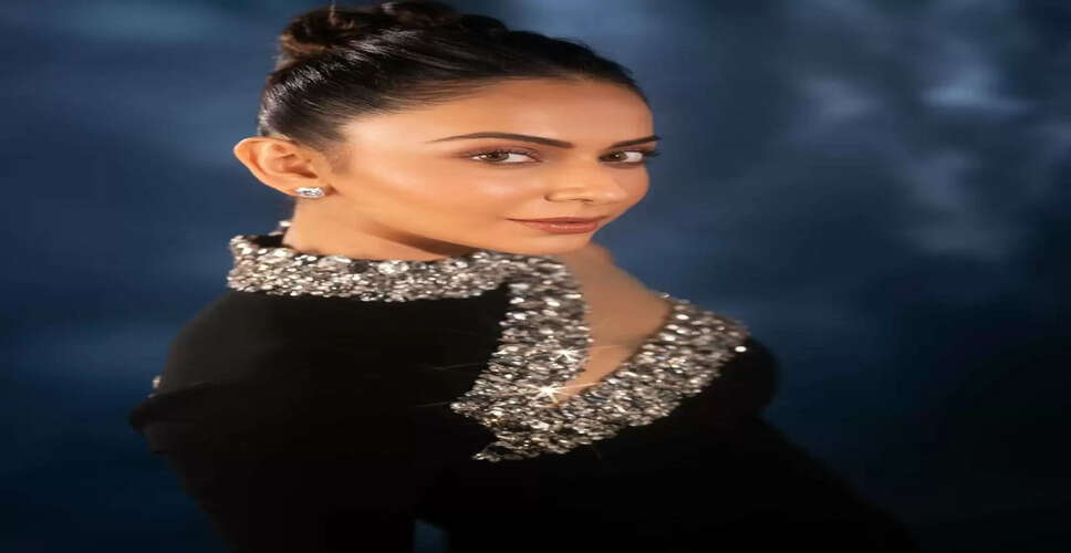 रकुल प्रीत सिंह का नया लुक: काले गाउन में बिखेरा जादू