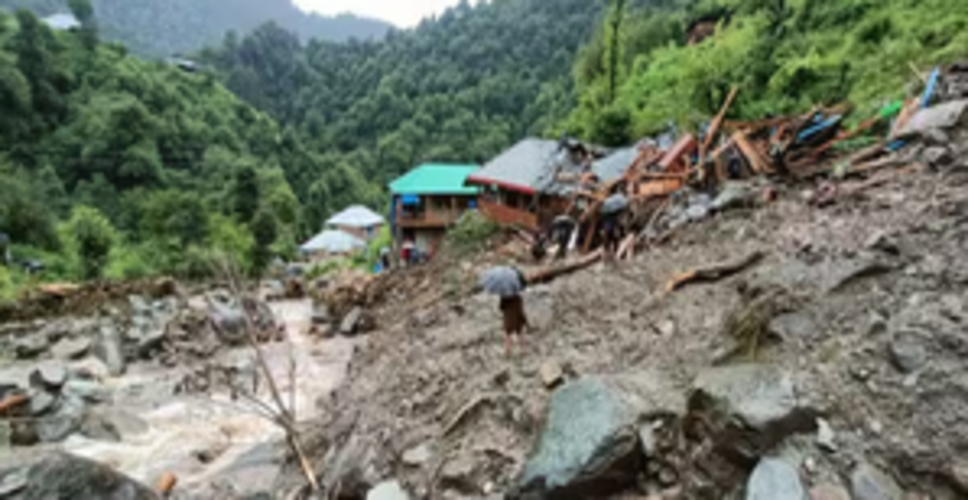 हिमाचल प्रदेश : समेज में बादल फटने से 6 छात्र बहे, स्कूल का भवन मलबे में तब्दील
