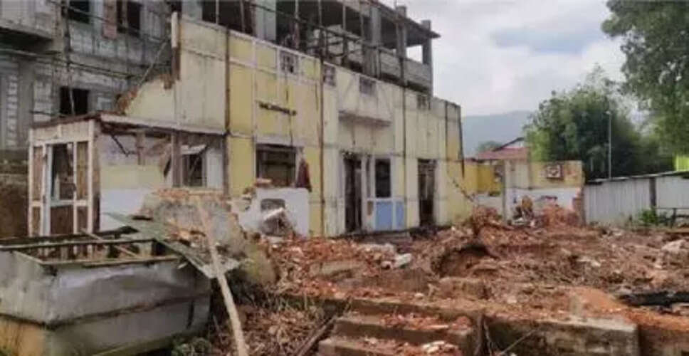 शिलांग के ऐतिहासिक रेडलैंड्स भवन का ध्वंस: मणिपुर और मेघालय में आक्रोश