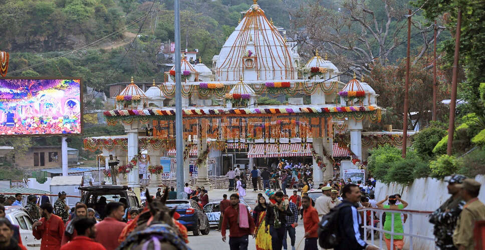 माता वैष्णो देवी यात्रा मार्ग पर भूस्खलन से बाधित सेवाएं