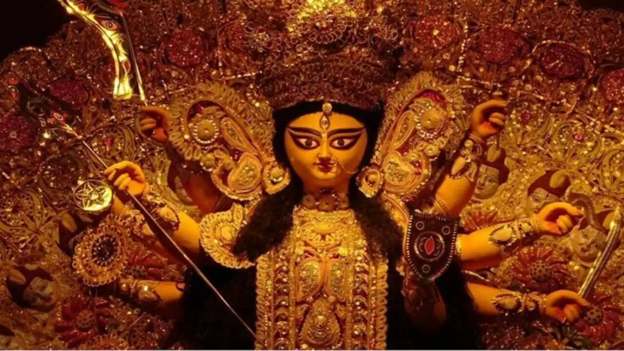 नवरात्रि का उत्सव: गरबा की धूम और सांस्कृतिक कार्यक्रम
