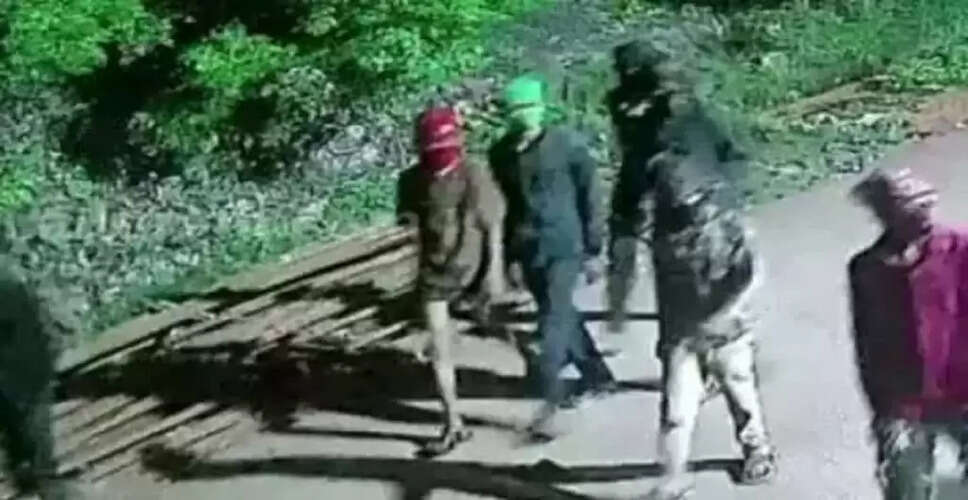 आरंग में चोरों ने 5 दुकानों को बनाया निशाना, CCTV फुटेज आया सामने