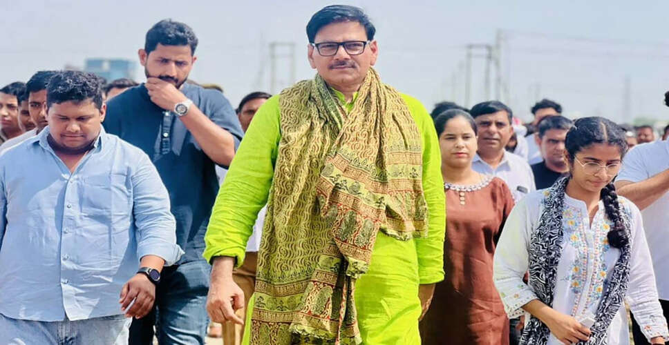 यमुना एक्सप्रेसवे पर वृक्षारोपण कार्यक्रम: पर्यावरण संरक्षण की दिशा में एक कदम