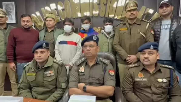 नोएडा में मोबाइल स्नैचिंग गिरोह का भंडाफोड़, तीन गिरफ्तार