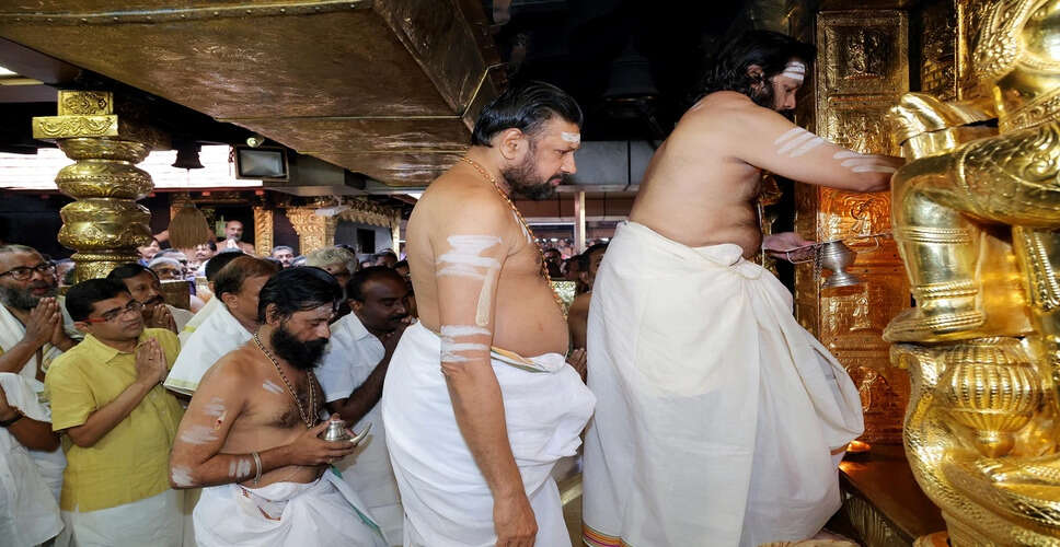 केरल के सबरीमाला मंदिर में सोने की चोरी का विवाद गहराया