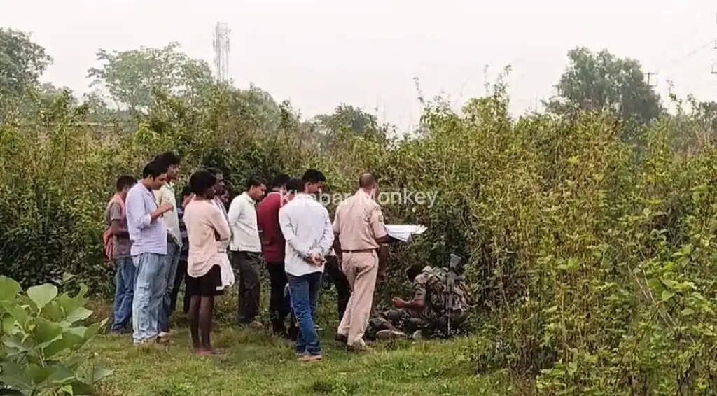 धनबाद में अज्ञात युवक का शव मिलने से मचा हड़कंप