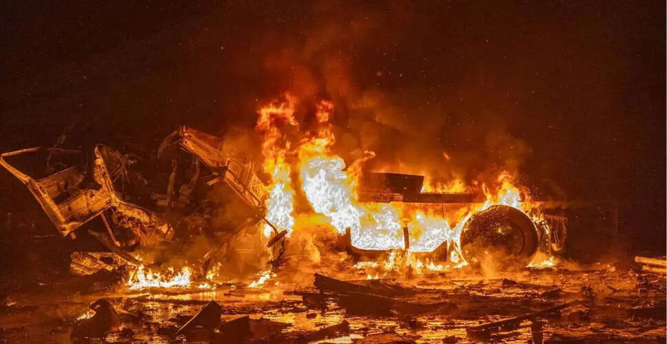 रूस के काला सागर बंदरगाह पर ड्रोन हमले के बाद आग लगी