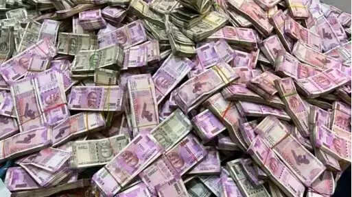 सिंगापुर में प्रेमिका से इनकार पर युवक ने 24 करोड़ का मुकदमा दायर किया