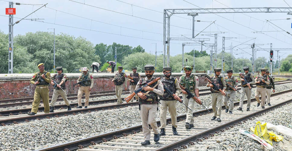 झांसी रेलवे स्टेशन पर बम की अफवाह से छत्तीसगढ़ संपर्क क्रांति एक्सप्रेस में देरी