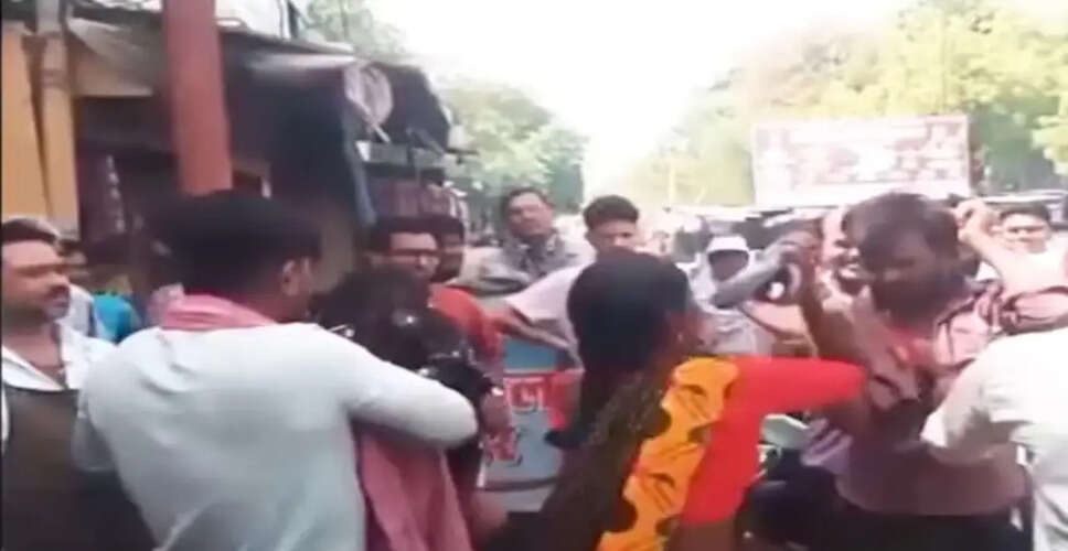 ललितपुर बस स्टैंड पर प्रेमी जोड़े का हाई-वोल्टेज ड्रामा